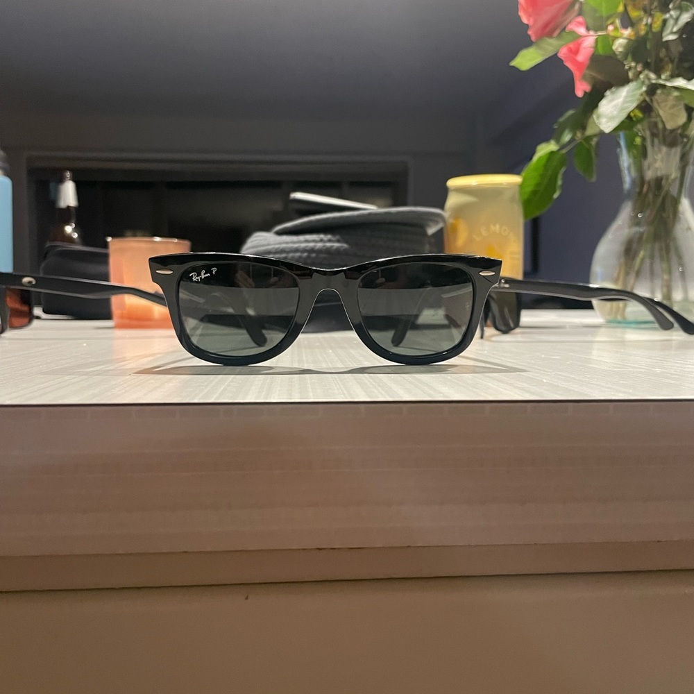 Ray bans black wayfarers